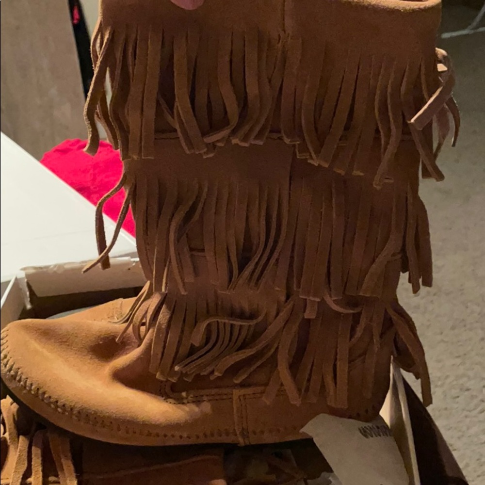 Minnetonka Fringe Boot - Picture 2 of 3